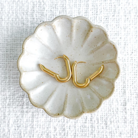 Madewell carabiner hoops. - Picture 7 of 10